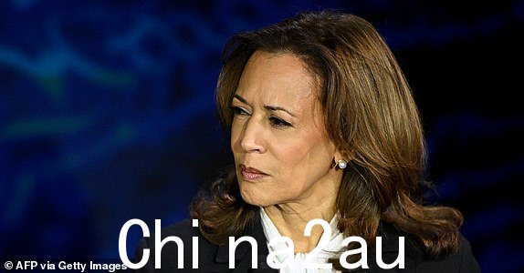 美国副总统兼民主党总统2024 年 9 月 10 日,美国前总统兼共和党总统候选人唐纳德·特朗普在宾夕法尼亚州费城国家宪法中心举行的总统辩论中发言时,候选人卡马拉·哈里斯做出手势。(摄影:SAUL LOEB/法新社)(摄影:SAUL LOEB/法新社来自 Getty Images)