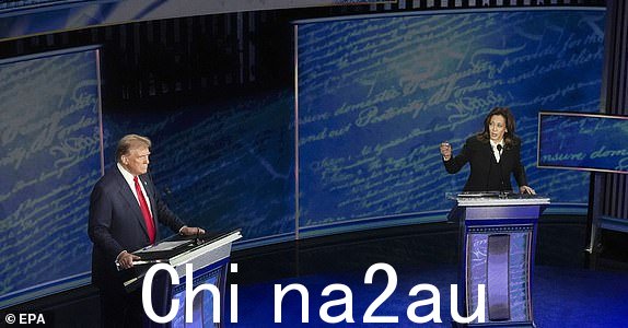 epa11597546 共和党总统候选人唐纳德·J·特朗普(左)和民主党总统候选人美国副总统卡马拉·哈里斯于 2024 年 9 月 10 日在美国宾夕法尼亚州费城国家宪法中心参加美国广播公司新闻 (ABC News) 主办的总统辩论。这场 90 分钟的活动是两位候选人在 2024 年总统选举中唯一计划进行的辩论。 EPA/DEMETRIUS FREEMAN / POOL