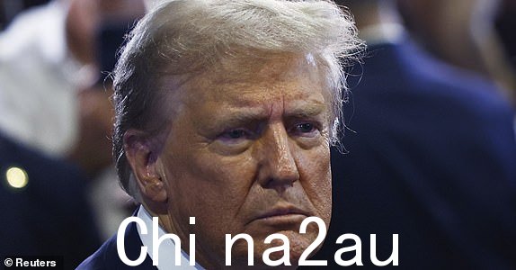 共和党总统候选人和2024 年 9 月 10 日,美国前总统唐纳德·特朗普在美国宾夕法尼亚州费城与民主党总统候选人兼美国副总统卡马拉·哈里斯辩论当天,在旋转室里做出反应。REUTERS/Evelyn Hockstein