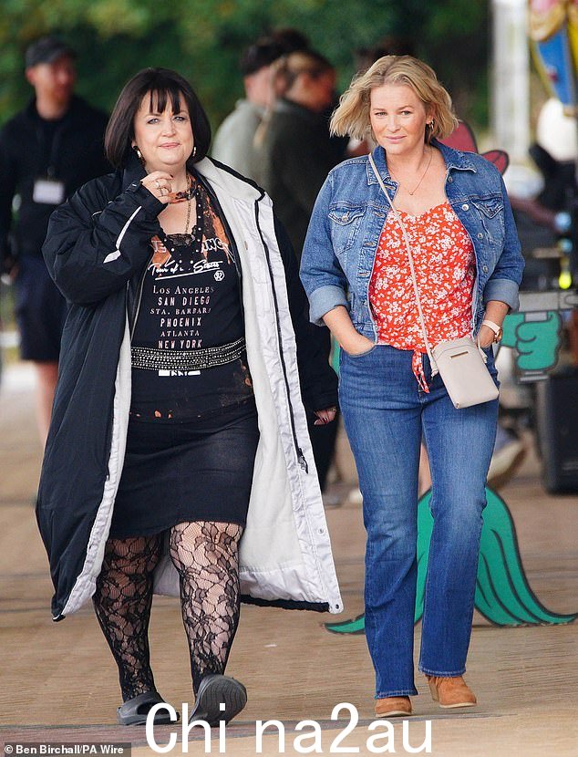 乔安娜·佩吉 (Joanna Page) 透露,为《加文和史黛西》拍摄让她感觉自己像一位“流行歌星”,因为大量人群聚集在一起,试图在电视外一睹她的风采。 podcast