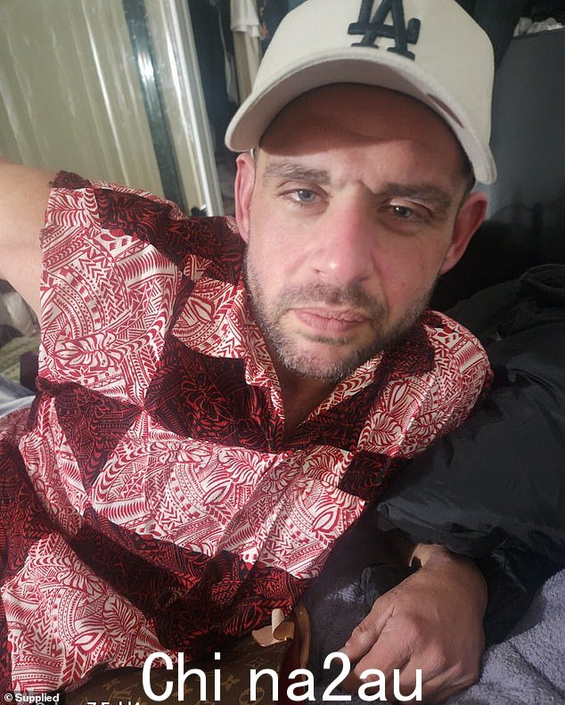 Chance 最近发布的相关帖子是在 Paul 34 岁的孙子杰克 (Jake)(如图)被冰冻折磨几天后被送往严峻的监狱康复中心