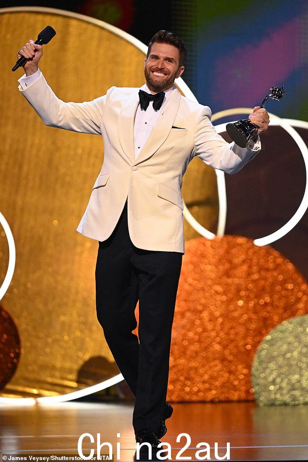 第四次由 Joel Dommett 主持,国家电视奖将于伦敦 02 举行,并于晚上 8 点在 ITV 和 ITVX 上现场直播(Joel 在 2023 年颁奖典礼上)