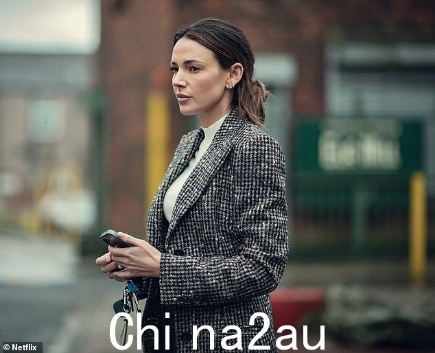 米歇尔·基冈 (Michelle Keegan) 在获得三项奖项提名后,在颁奖典礼上上演了令人印象深刻的帽子戏法,其中包括《愚弄我一次》的最佳戏剧表演奖
