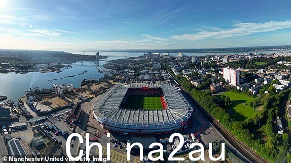英国南安普顿 - 9 月 14 日: (编者注:无人机拍摄的图像)2024 年 9 月 14 日,英格兰南安普顿圣玛丽体育场举行的英超联赛比赛前,体育场外的全景(摄影:Ash Donelon/曼联)。来自 Getty Images)