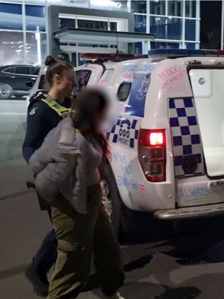 被指控的乘客是一名来自Broadmeadows的24岁女性,被指控犯有她被保释,稍后出庭。图片来源:维多利亚警方