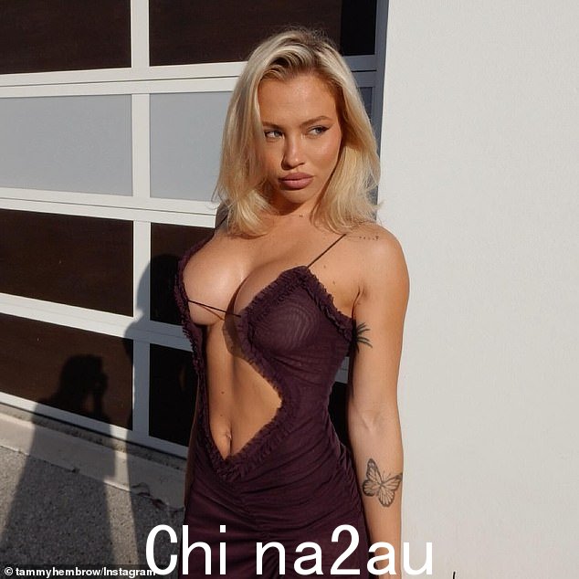 Tammy Hembrow(如图)显然正在充分利用她最近的乳房植入手术
