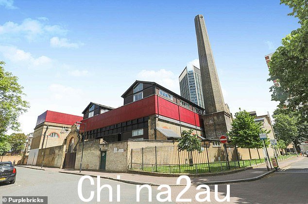 距离加拿大水站仅几步之遥(由银禧线和伦敦地上铁提供服务),该酒店是改建房屋开发项目的一部分,这些房屋曾经属于伦敦水力发电公司的维多利亚式建筑,现已建成in 1902