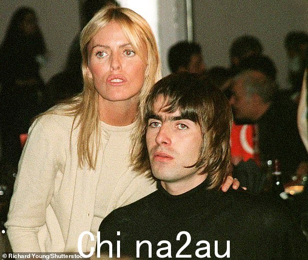 Lennon 是 Oasis 歌手 Liam Gallagher 与前妻 Patsy 的儿子(1996 年在 Q 杂志颁奖典礼上合影)