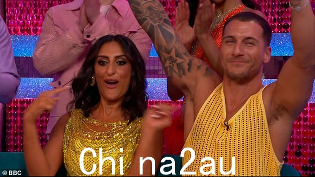 Krishnan 是一名临时医生,在与 Gorka Marquez 搭档后,正在与节目主持人 Tess Daly 讨论她忙碌的工作日程,这时 McCausland 介入了