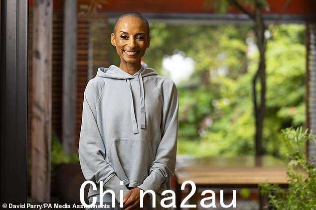阿黛尔多年来一直是玛吉中心的支持者,并与劳拉会面讨论了英国各地玛吉中心的重要性,这些中心已获得超过 300 万英镑的国家彩票资助