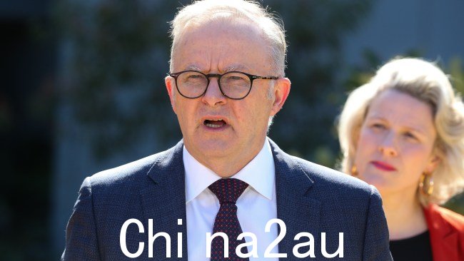 总理 Anthony Albanese 和住房部长 Clare O'尼尔指责中立议员和反对派粉碎了澳大利亚人拥有住房的梦想。图片:NewsWire / Gaye Gerard