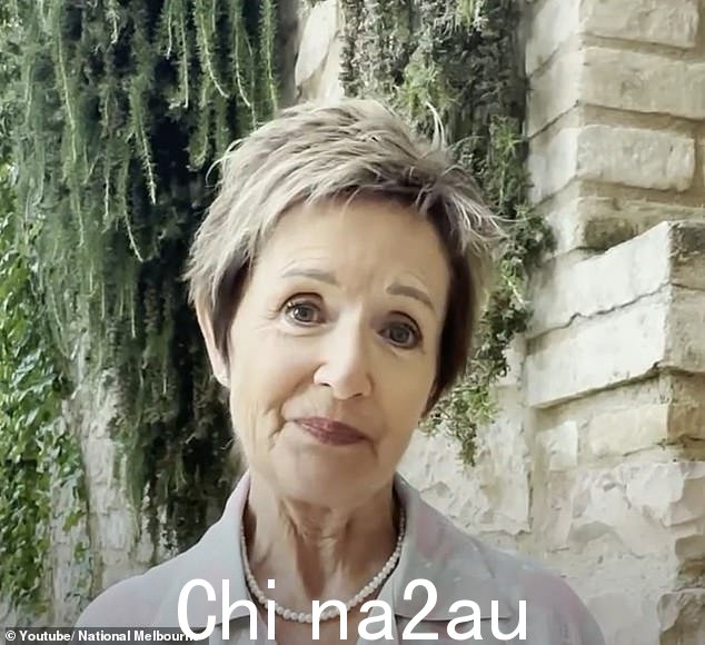 澳大利亚女演员、《邻居》联合主演杰基·伍德伯恩 (Jackie Woodburne),68 岁(如图)是第一个称她为“亲爱的朋友”珍妮特的人,她是千载难逢的演员。出现在纪念馆的视频中