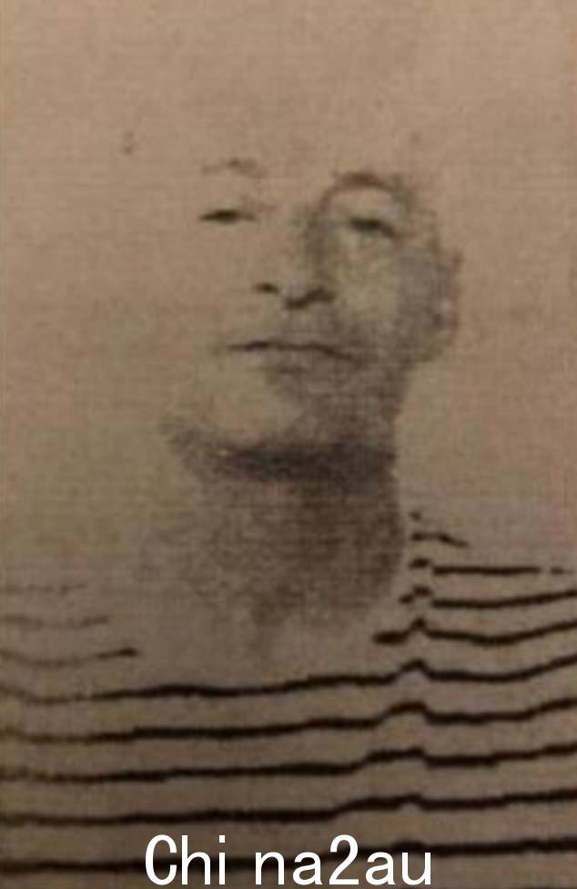 Nourdine Naziki,52 岁,从车窗打开的地方抓起 Dal Pino 的手提包