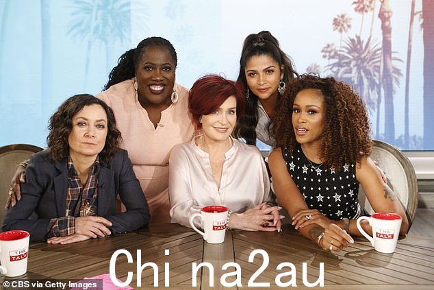 2020 年,Eve(最右边)因共同主持 CBS 的《The Talk》而获得日间艾美奖提名以及 Sharon Osbourne、Sheryl Underwood 和 Carrie Ann Inaba