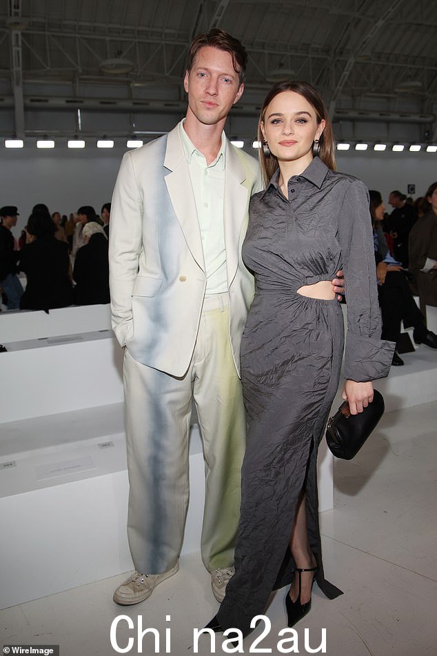 众多名人出席了米兰的演出,其中包括女演员 Joey King - 与她的丈夫 Steven Piet 一起出席