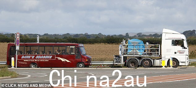 据报道,在剧本的大量内容被泄露后,老板们被迫采取额外的安全措施来保密圣诞特别情节