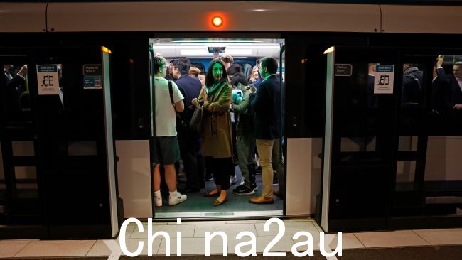 新南威尔士州政府与铁路电车和巴士联盟之间的对峙已随着交通部长的结束而结束乔·海伦确认已达成协议。图片:Richard Dobson