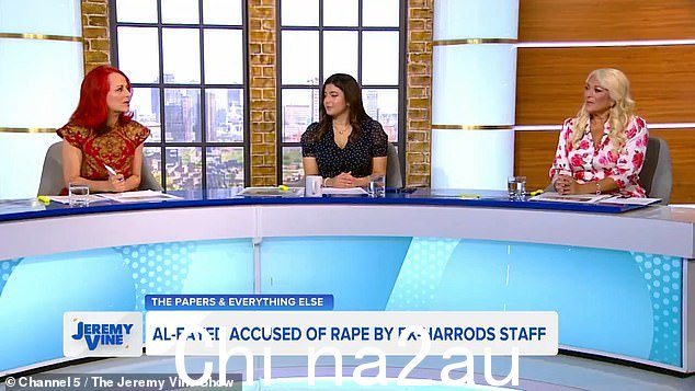 Vanessa Feltz(右)告诉她的小组成员 Carrie Grant(左)和 Reem Ibrahim(中),她记得 Harrods 老板是多么“险恶”和“坚持”。 class=