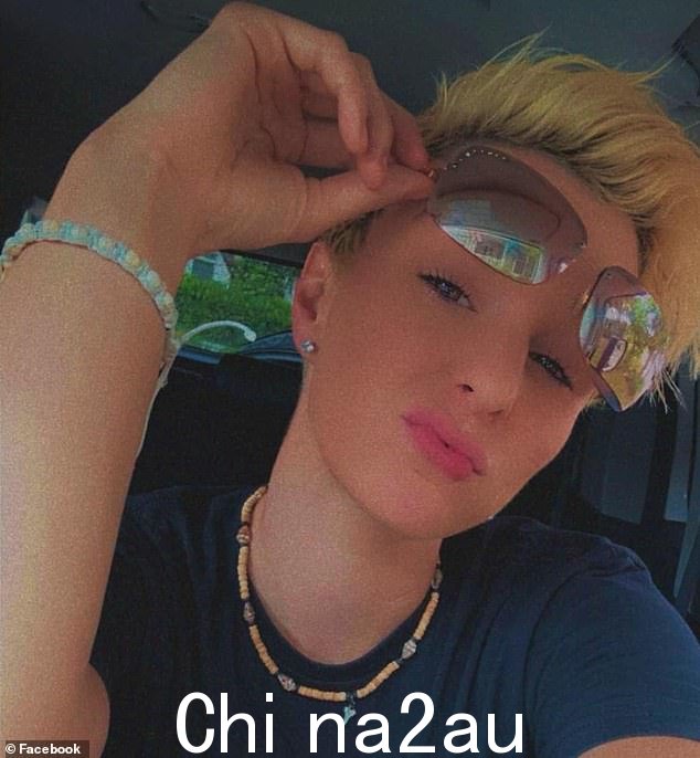 来自伊利诺伊州皮奥里亚的 OnlyFans 模特,有可追溯至 2019 年的犯罪记录,并已因涉嫌危害格雷森而被拘留