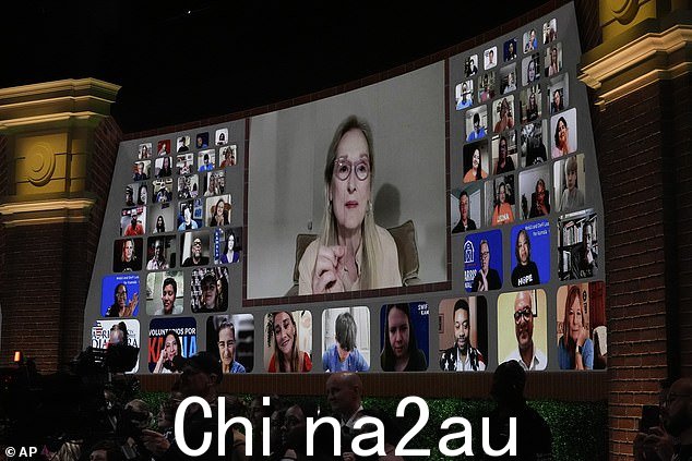 在周四晚上奥普拉·温弗瑞 (Oprah Winfrey) 与民主党总统候选人副总统卡玛拉·哈里斯 (Kamala Harris) 举行的活动中,可以在 Zoom 参与者中看到女演员梅丽尔·斯特里普 (Meryl Streep)