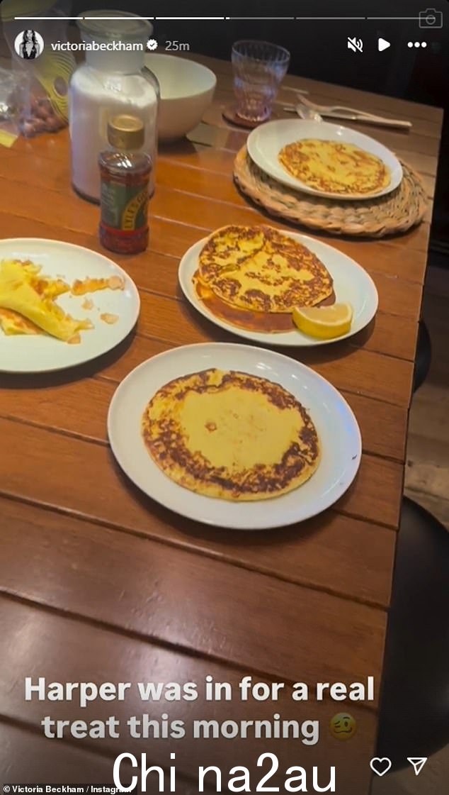 拍摄她努力工作的结果,她透露:“我今天早上尝试做煎饼,但不太成功,尤其是这个”