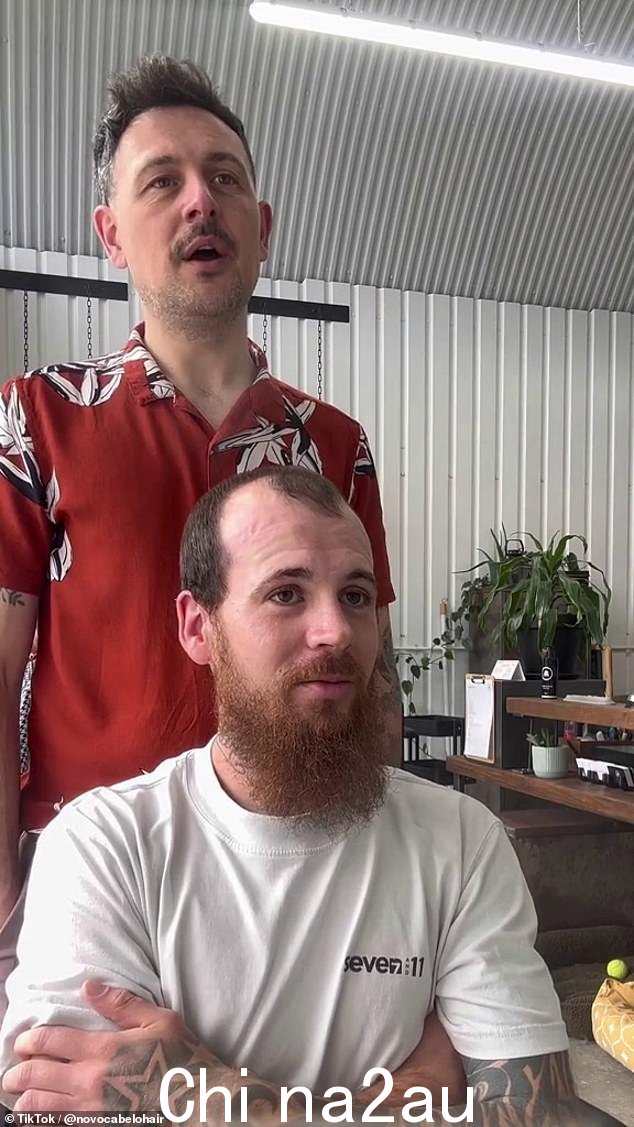 社交媒体名人 JD Lincoln 在与脱发作斗争后参观了达勒姆的 Novo Cabelo 沙龙,安装了头发系统