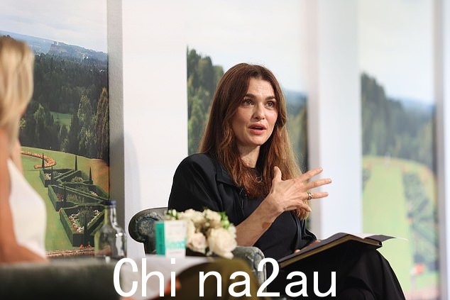她说:“我最喜欢这个系列的是安德鲁王子扮演的同理心,以及这个角色的悲情和人性,这是作家所表达的迈克尔·辛 (Michael Sheen) 必须发明'