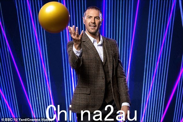 在失去两个主播角色后,一位电视内部人士告诉《太阳报》:“这对帕迪来说是一个真正的打击,自从四年前退出独立电视台以来,他就对 Beeb 做出了坚定的承诺”(如图所示)