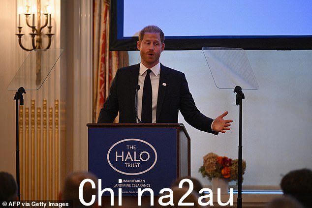 公爵说,他的母亲如果知道任何人的孩子或孙子生活在一个仍然“布满地雷”的世界,一定会感到“震惊”” class=