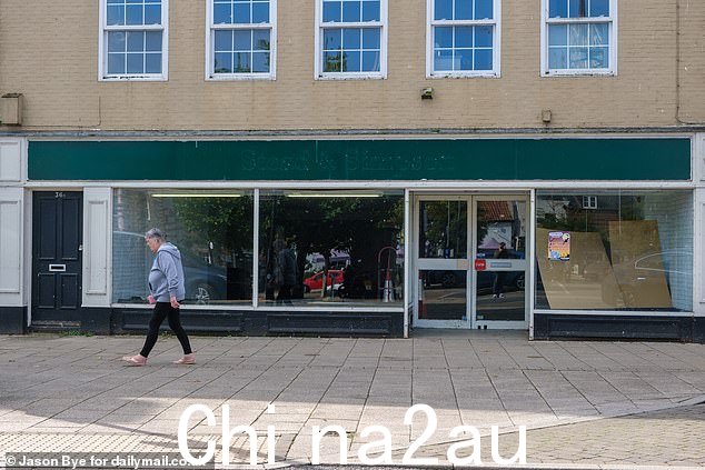 斯沃弗姆 (Swaffham) 的前 QD 家具店,新的格雷格斯很快就会入驻