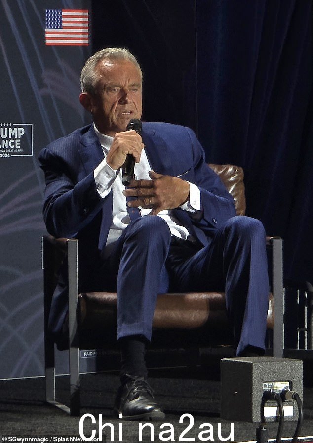 小 RFK Jr. 自丑闻爆发以来首次露面,周一他出现在国会山的一次活动上(如图),与著名的共和党议员合影