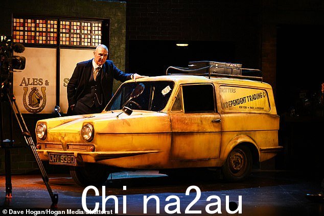 Vinnie 今年圣诞节将在 Only Fools 音乐剧中开始他的演出,从 12 月 17 日起将在伦敦 Hammersmith Eventim Apollo 演出 28 场演出