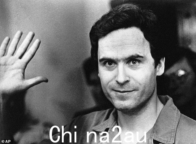 Ted Bundy,42 岁(1978 年 7 月大陪审团起诉后拍摄)于 1989 年 1 月被电椅处决漫长的法律斗争和多次停留。 他承认从 20 世纪 70 年代开始在多个州谋杀了 30 名妇女 - 但真实数字可能要高得多