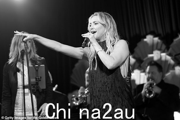 凯特·哈德森 (Kate Hudson) 周五在比佛利山庄众星云集的 Goldie Hawn 基金会和 MindUP 20 周年 Love-In Gala 上进行了令人眼花缭乱的表演,看起来令人难以置信