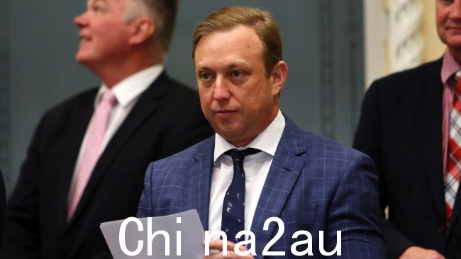 工党是 10 个百分点根据最新的民意调查,州长史蒂文·迈尔斯 (Steven Miles) 落后于自由国家党 (Liberal National Party),而作为首选领袖,州长史蒂文·迈尔斯 (Steven Miles) 也以 46% 比 39% 落后于州反对党领袖戴维·克里萨富利 (David Crisafulli)。图片:NewsWire/Tertius Pickard