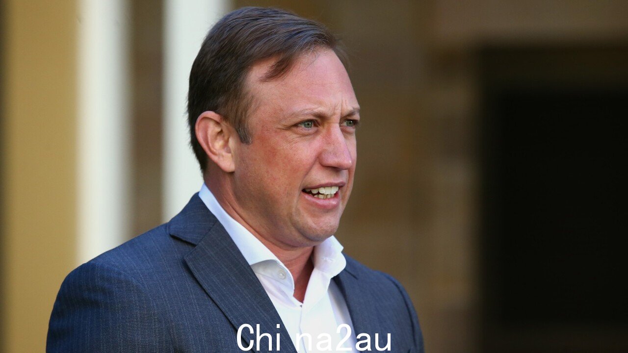 昆士兰工党受到私人批评昆士兰警方的一份新报告显示,去年针对该服务的数千起投诉被驳回,但没有采取任何行动,尽管有数百起投诉包括滥用职权、袭击和涉嫌家庭暴力的严重指控.</p><p>昆士兰警察局 (QPS) 2023-24 年度报告显示,内部和公众共收到 2,698 起投诉,其中包含 8,302 项指控,但没有采取任何行动解决 5,400 项指控。尽管警方认为这些指控合法合理,但仍被指控存在不当行为。</p><p>在这 5,400 项指控中,2,769 项与失职有关,1,214 项与不专业行为有关,902 项与滥用权力有关,689 项与袭击或过度使用武力有关、 337 起非法或未经授权的操作行为,以及 120 起涉嫌参与家庭暴力的成员。</p><p>还有 534 起干扰或破坏调查或法律程序的指控。</p><img class=