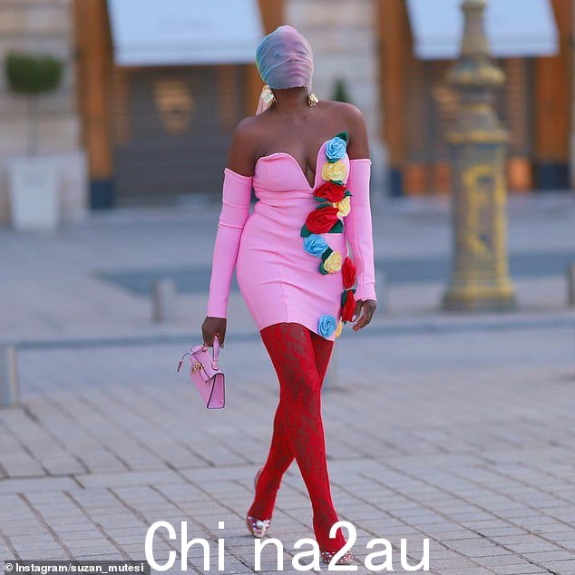 Suzan Mutesi(如图)努力在时尚界留下自己的印记。这位真人秀明星周六抵达巴黎时装周时无疑引起了人们的关注