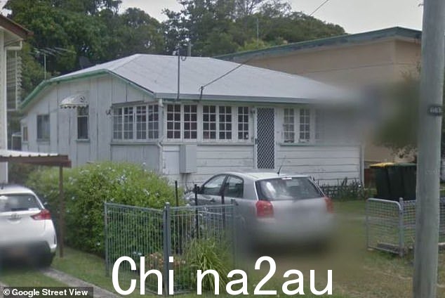 Malcolm 被要求在 16 小时内搬出位于布里斯班北部莫顿湾的出租房屋,多年来一直抱怨该房产正在“下沉”