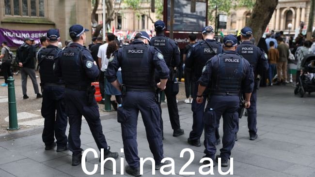 警方监视了悉尼和墨尔本的集会。图片:NewsWire / Damian Shaw