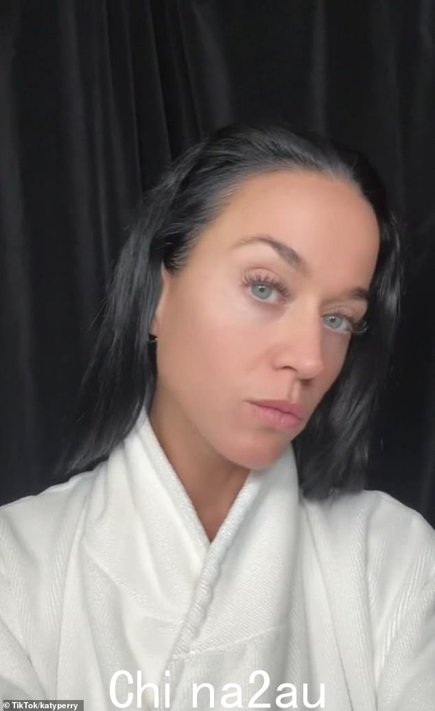 Katy Perry(如图)周六在墨尔本 MCG 举行的 AFL 总决赛表演中表现出色。这位 39 岁的流行歌星分享了她如何准备好以完美的妆容登上舞台