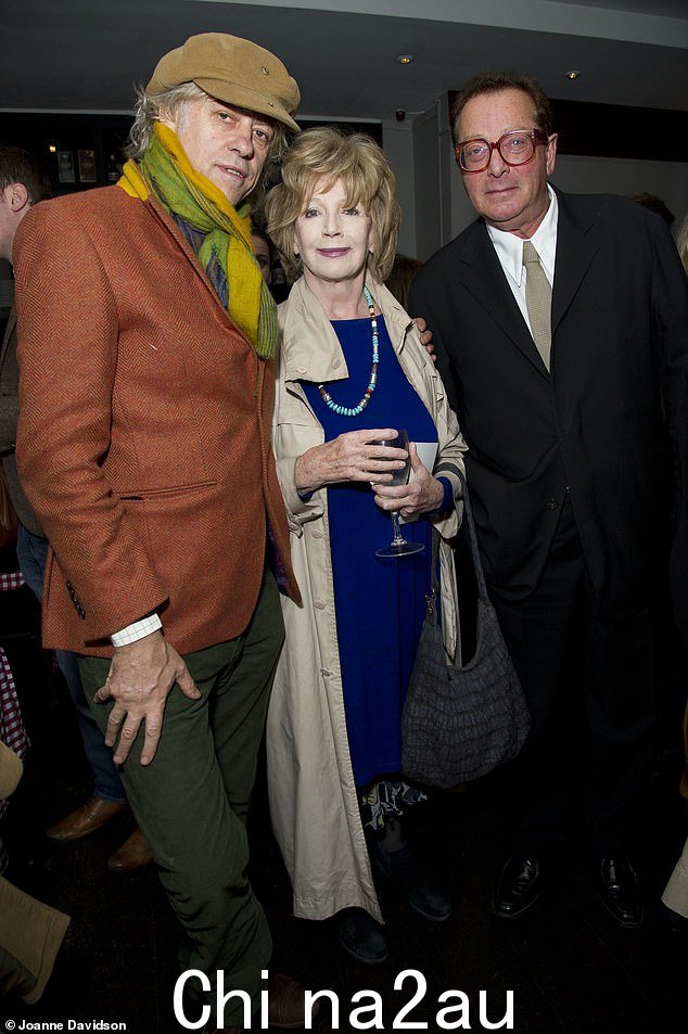 Maurice Saatchi(埃德娜·奥布莱恩左边)说鲍勃·格尔多夫(Bob Geldof)(右)“说得非常简单”
