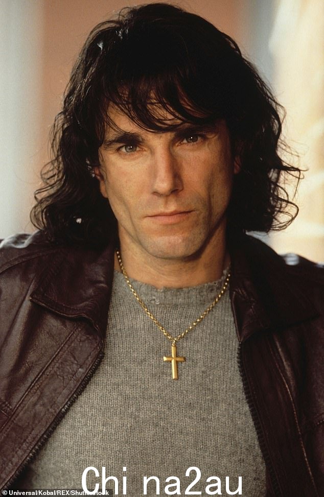 2017 年,丹尼尔·戴·刘易斯 (Daniel Day Lewis) 宣布将于 60 岁退休,震惊好莱坞