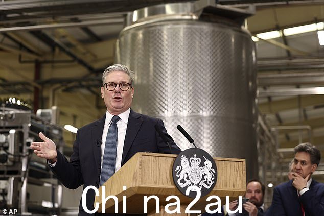 随着新政府接受免费赠品的争论不断加深,首相周三偿还了 6,000 英镑的礼物和招待。但今天他在默西塞德发表讲话,免除了周围人的行为相同的。” class=