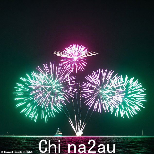 第三个人说:“声音很大,过了我的睡觉时间,就在我以为他们结束的时候,它又开始了。” class =“blkBorder img-share”style =“max-width:100%”loading =“lazy”/> <p class =“imageCaption”>第三个说:'大声翻动并超过了我的睡觉时间,就在我以为结束了,又会重新开始。 </p> <img id=