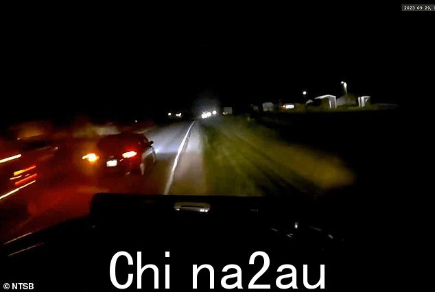 17 岁司机表示,她“不知道”自己导致了身后的卡车坠毁the road