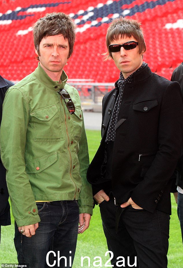 Liam 和 Noel Gallagher 兄弟将于 2025 年在英国、欧洲和美国巡演,粉丝们迫切希望拿到门票(2008 年)