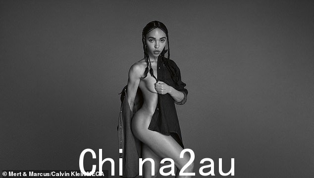 FKA Twigs 周三在 Calvin Klein 全新宣传活动中赤身裸体,只穿一件牛仔衬衫遮掩了自己的端庄