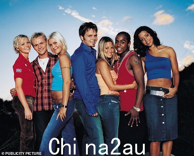 S Club 7 成立于 1998 年,乐队在 1999 年至 2003 年间取得了一系列巨大成功(图于 2001 年)