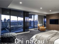 亿万富翁弗朗西斯卡·帕克 (Francesca Packer) 在年仅 24 岁时以一半价格购买了她在悉尼的豪华公寓，最终以 3000 万澳元的价格出售。