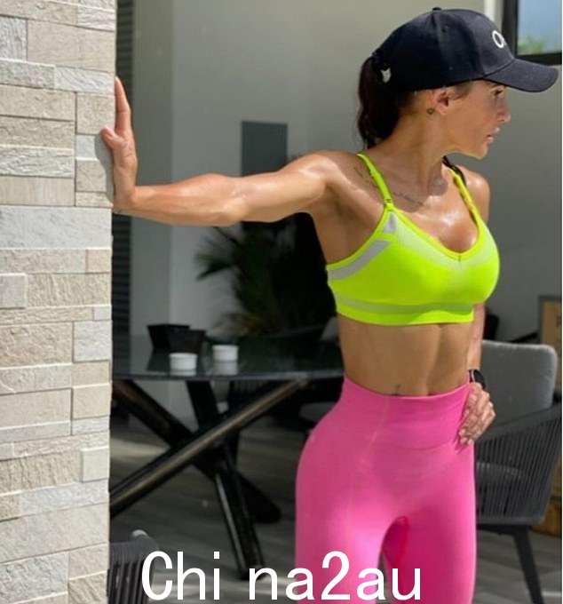 这项单项指控与他的健身教练妻子 Zbozen 女士(如图)有关,她于 5 月 2 日在 Instagram 上宣布退出婚姻
